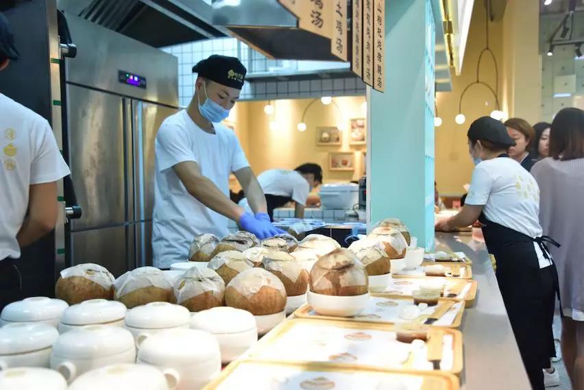 “吃個湯”深圳旗艦店開業(yè)，科脈助力其多門店管理，打造智慧餐廳