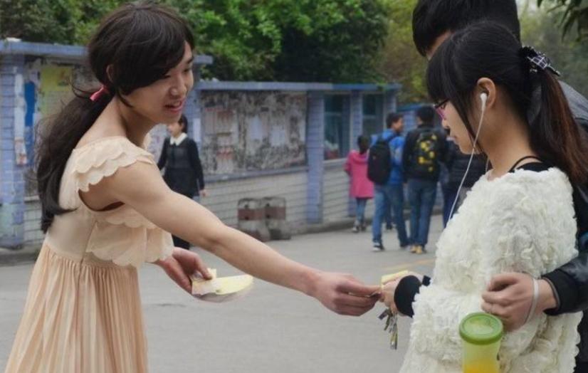 女生創(chuàng)業(yè)適合開什么店比較賺錢？