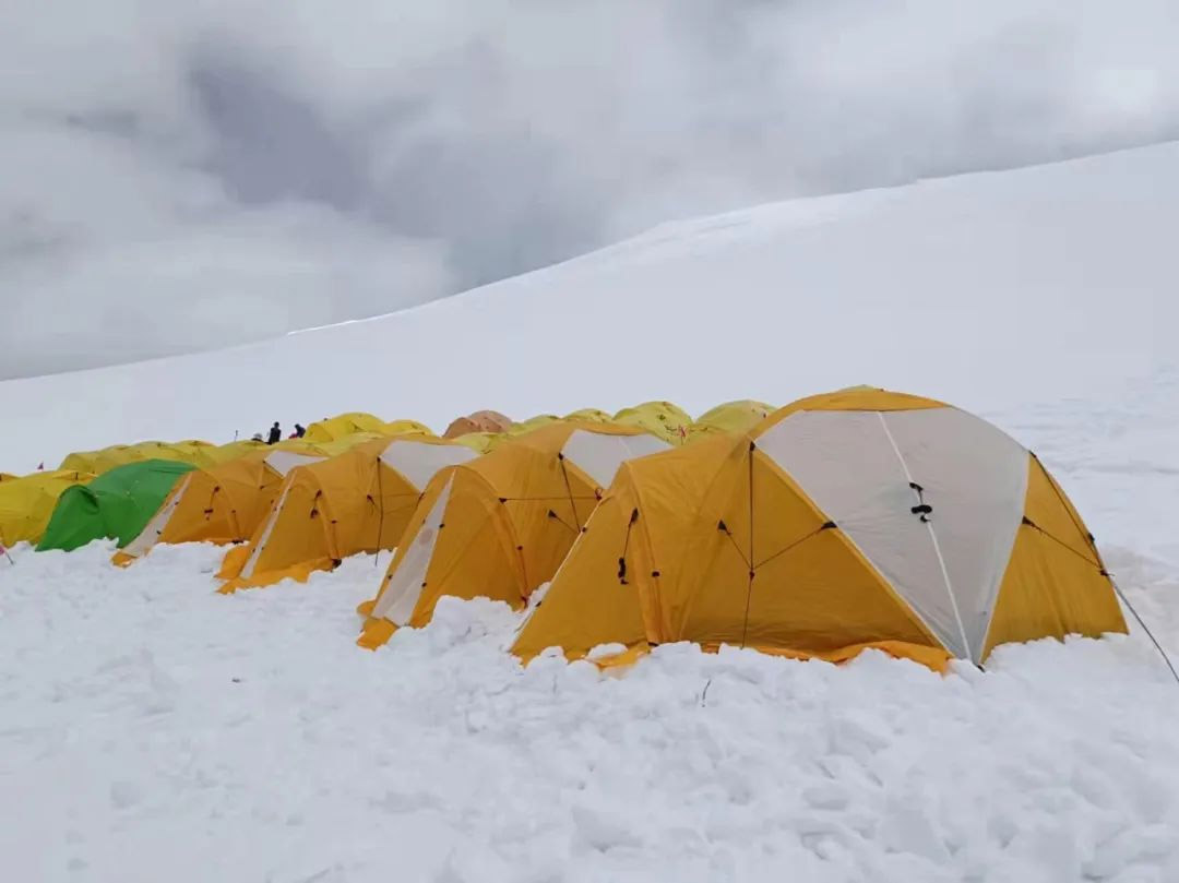 科脈股東經(jīng)銷商王強(qiáng)攀登7509米慕士塔格雪山